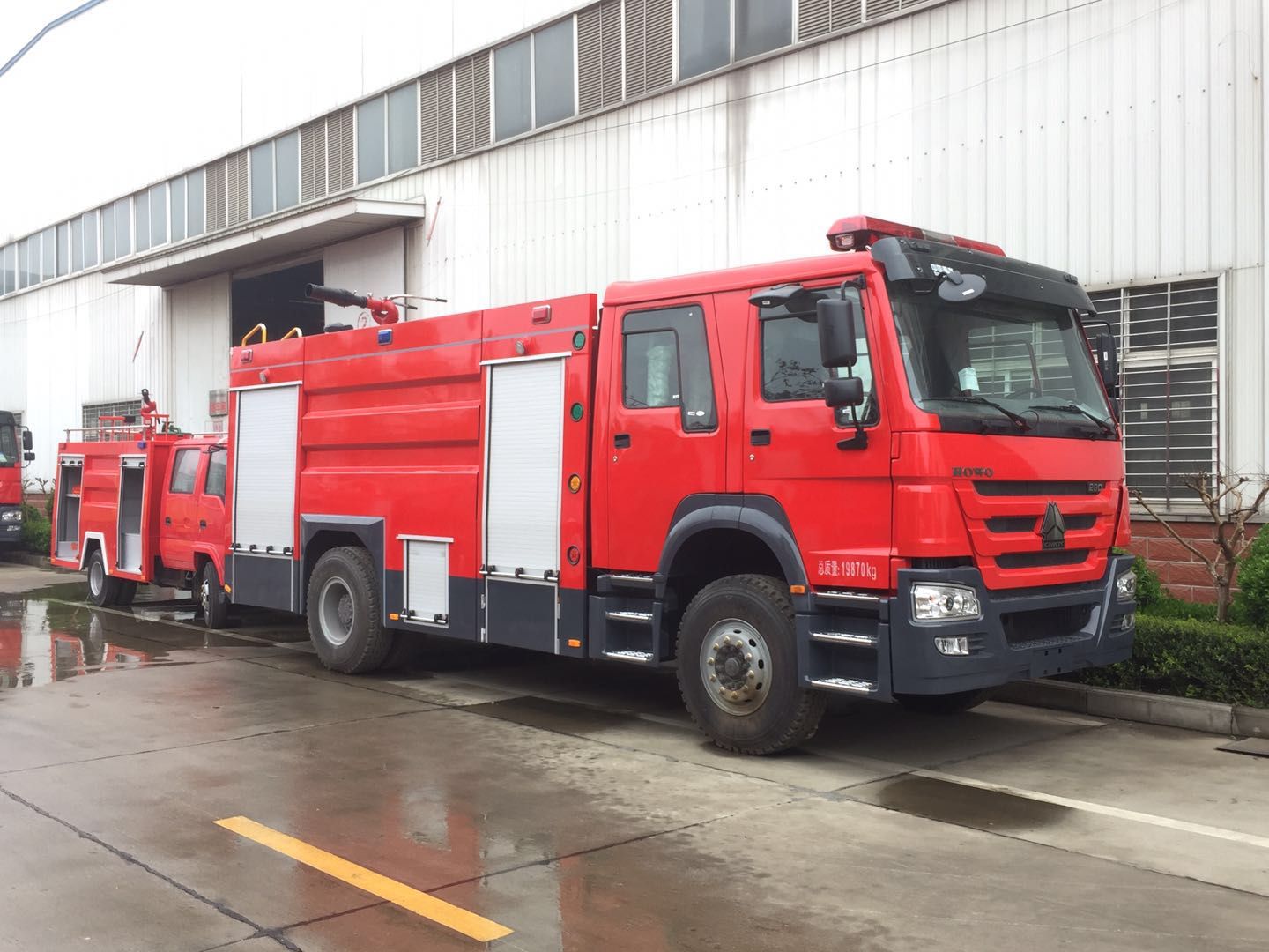 重汽豪沃泡沫消防車jpg 2B2BE2869B84A8BEF901451D6F50F546.jpg