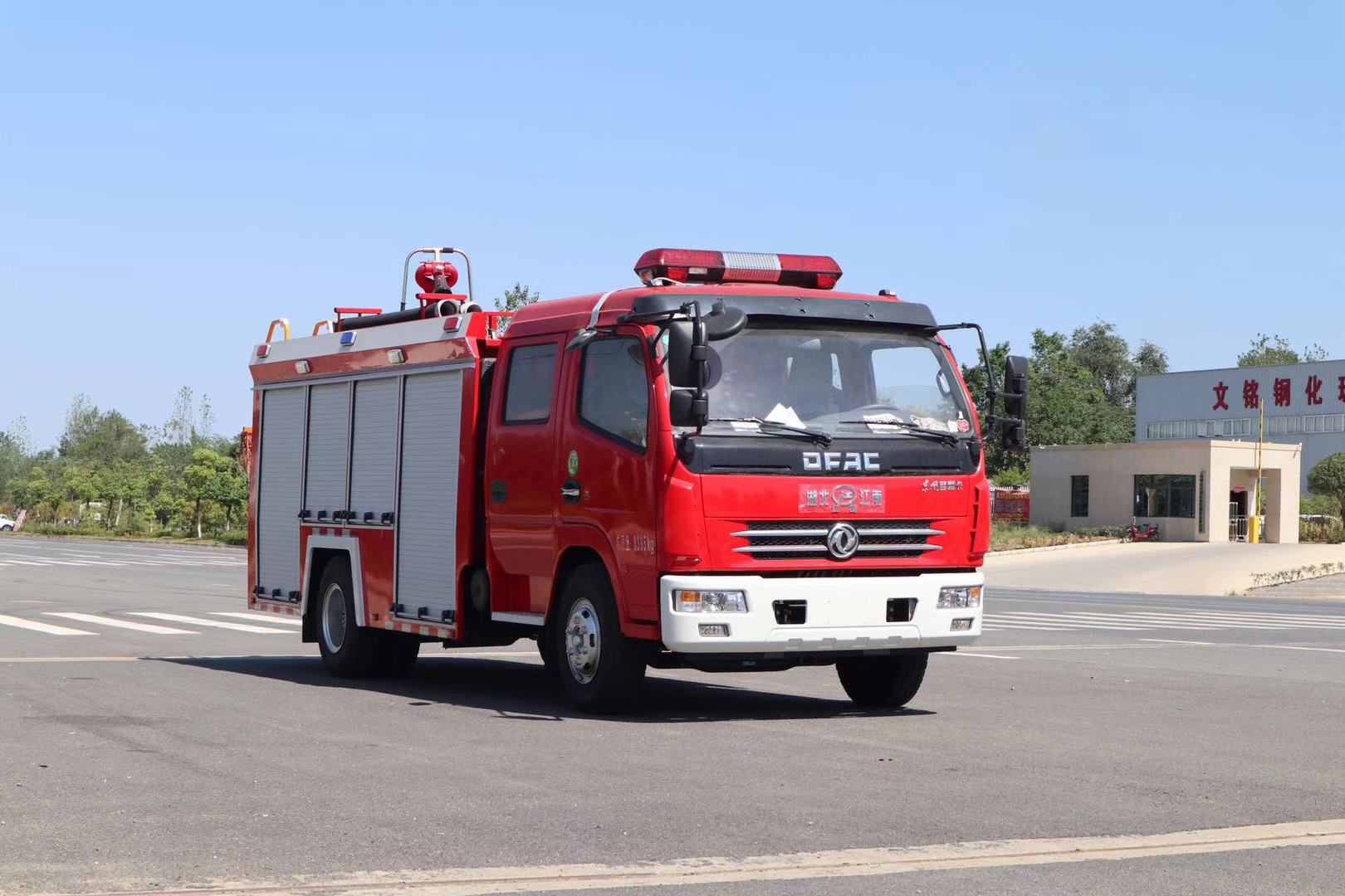 東風多利卡水罐消防車圖片 bb5c05bc1af71b7196153644af1f338.jpg