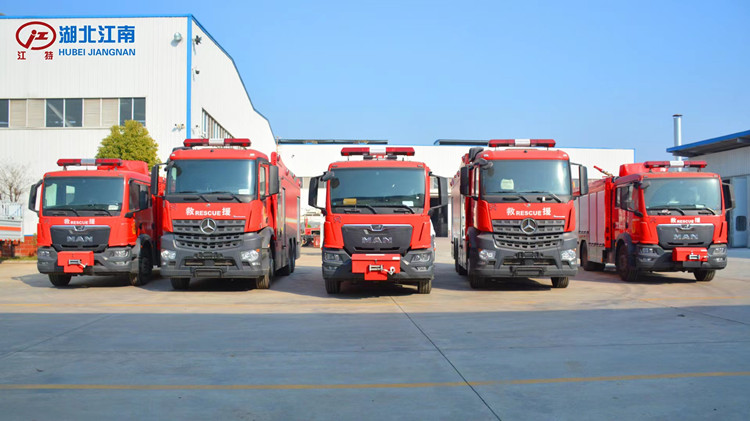 消防車圖片 f7619353d161227bc4c65e1fc841ec7.jpg