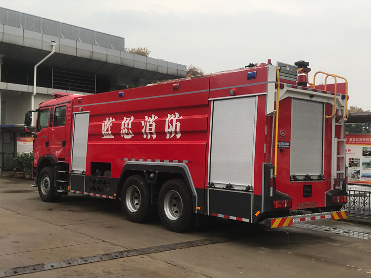 重汽T5G泡沫消防車 2D428558F8E119D76A88675550462DAF.jpg
