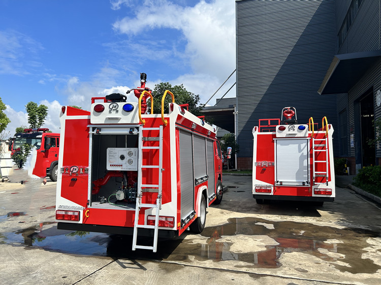 東風泡沫消防車 87E115D27CFB1E7627CA814F0E4508BE.jpg